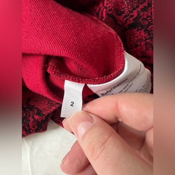 Reformation Marlon Pant Snake Print Cropped High Rise Size 2 Red - Picture 8 of 9